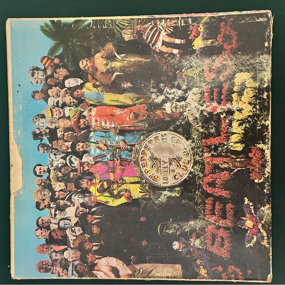 BEATLES
Vintage album
Sgt. Peppers Lonely Hearts Club Band